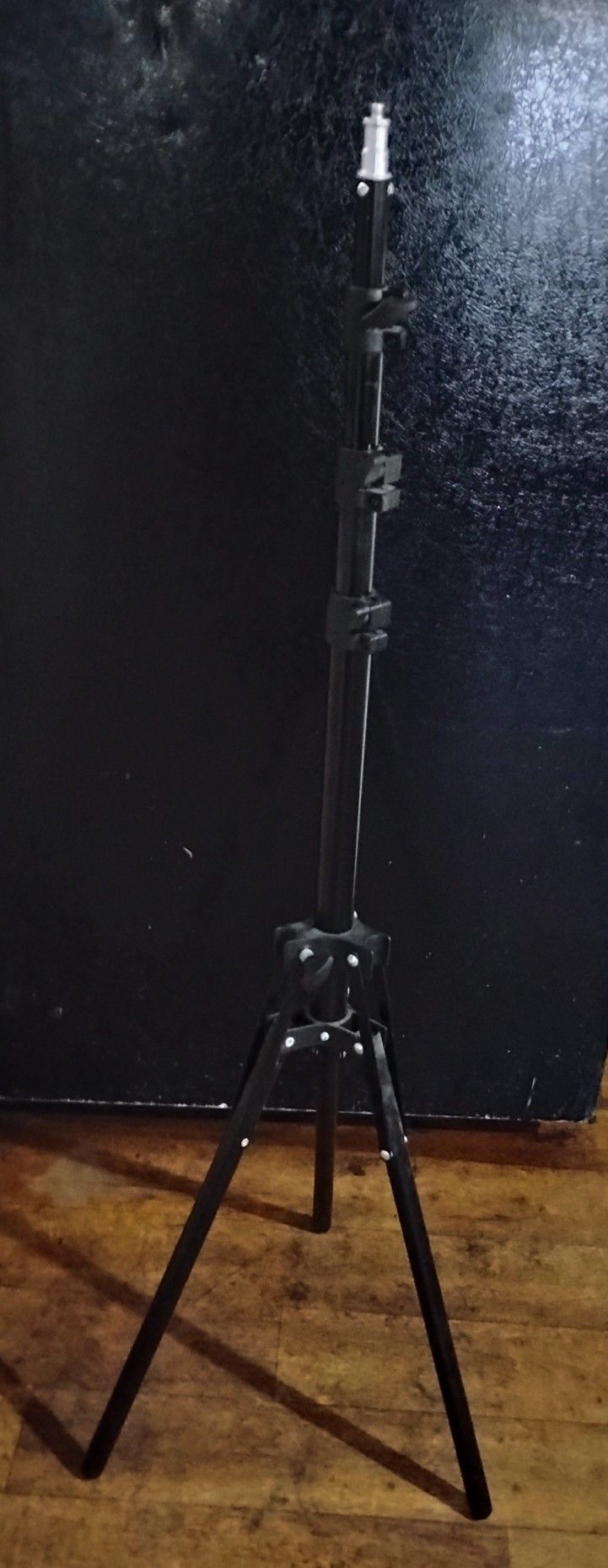 Air Cushioned Heavy-Duty Light Stand (8')