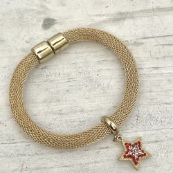 Gold Tone Mesh Rhinestone Star Bracelet 