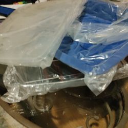 Silicone Bakeware.. Smartware Silicone Tray, Lid, And Metal Carrier