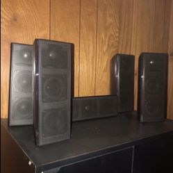 Surround Sound Speakers 