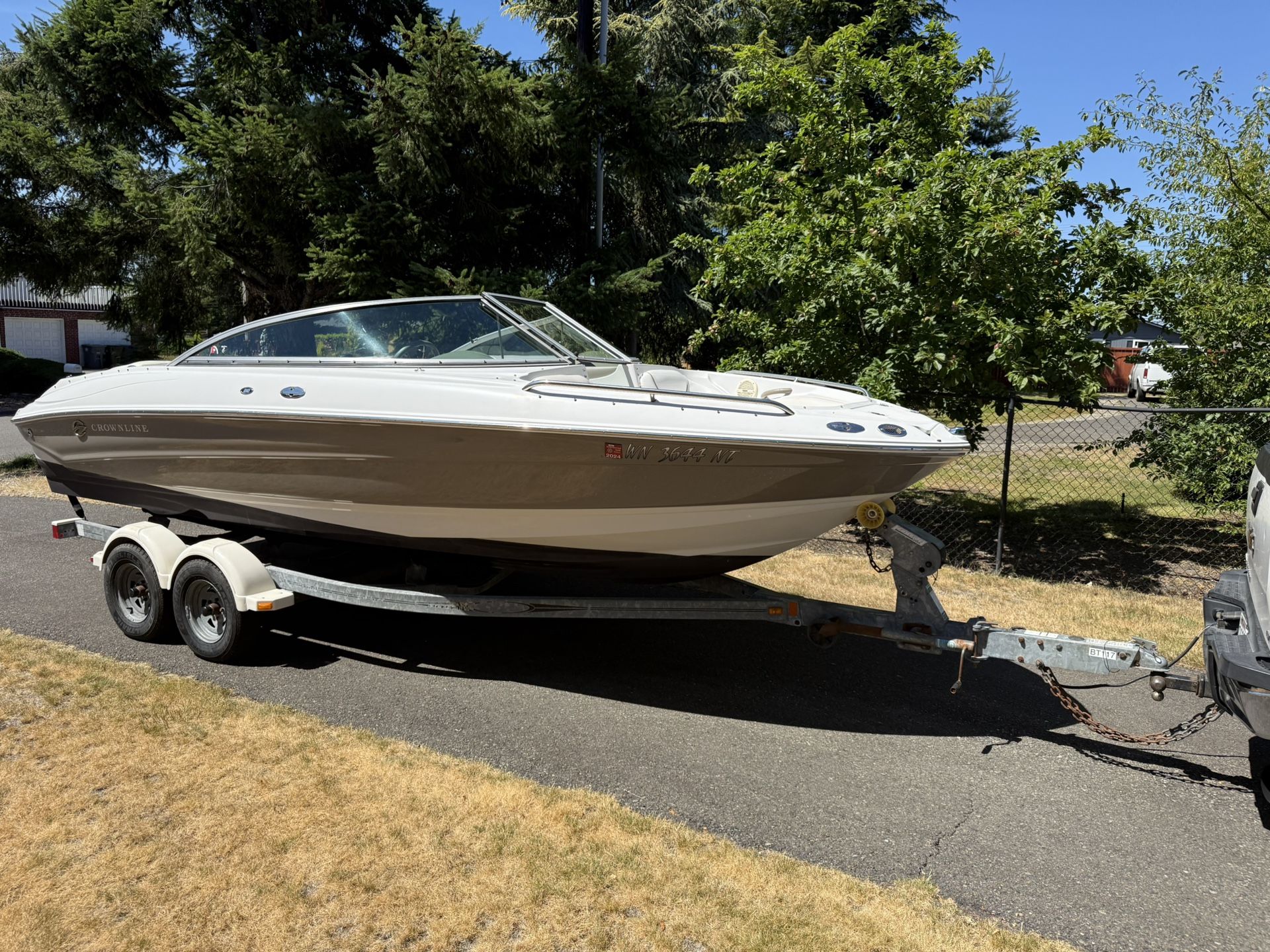2005 Crownline 210 Open Bow