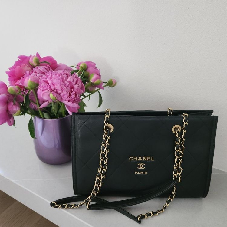 Chanel 2021 Quilted Tote for Sale in Edmonds, WA - OfferUp