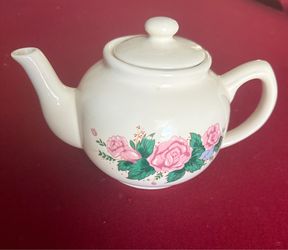 Floral Teapot – Classic Rose Design