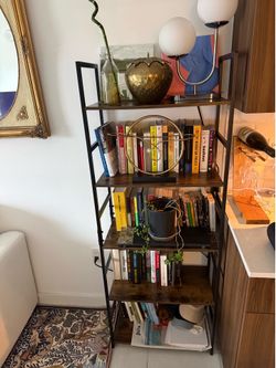 Minimalist book shelf