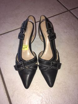 Kitten heel pumps
