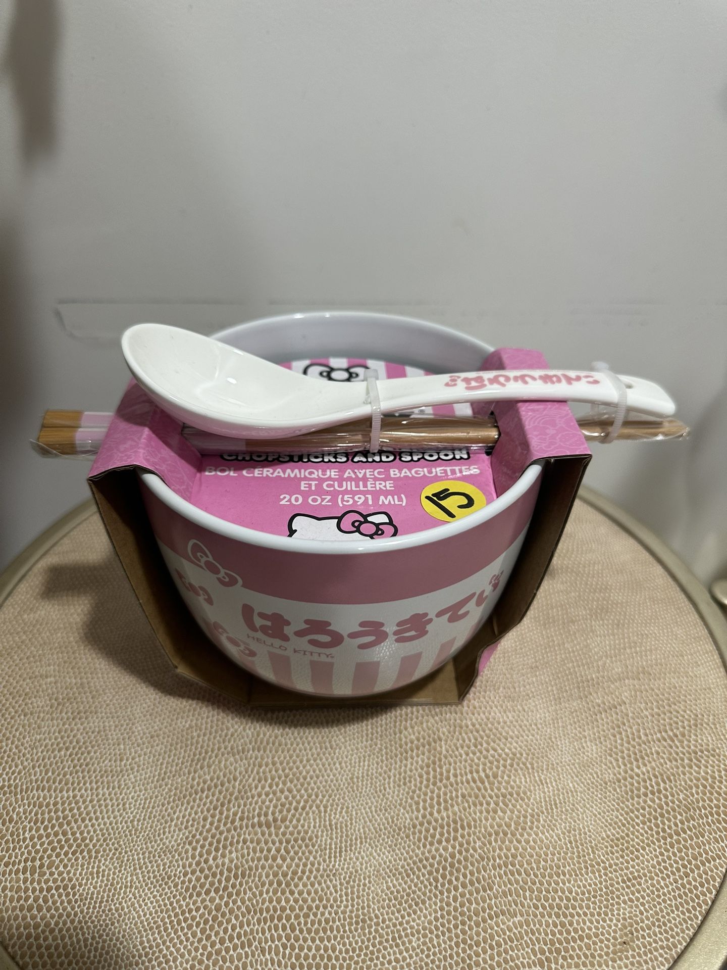 Hello Kitty Noodle Bowl (Chopsticks & Spoon)