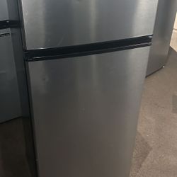Vissani MDFF7SS 7.1 cu. ft. Top Freezer Refrigerator  8