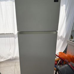 Samsung Refrigerator Like New
