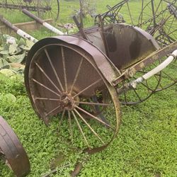 Antique (sulfur) Spreader!
