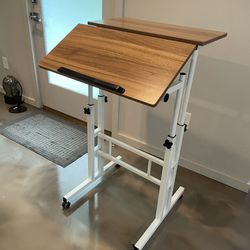 Mobile Standing Desk Height Adjustable Computer Workstation Rolling Presentation Cart w/Wide Platform (like new, ASSEMBLED)