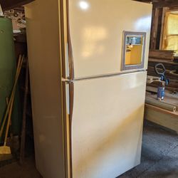 Refrigerator 