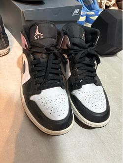Jordan 1 Mid SE Zen Master (USED) (8.5) (includes the pink laces it packaged with)