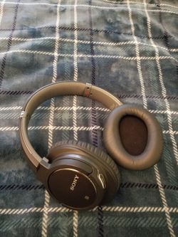 Sony Bluetooth And Noise Canceling Headet; Black