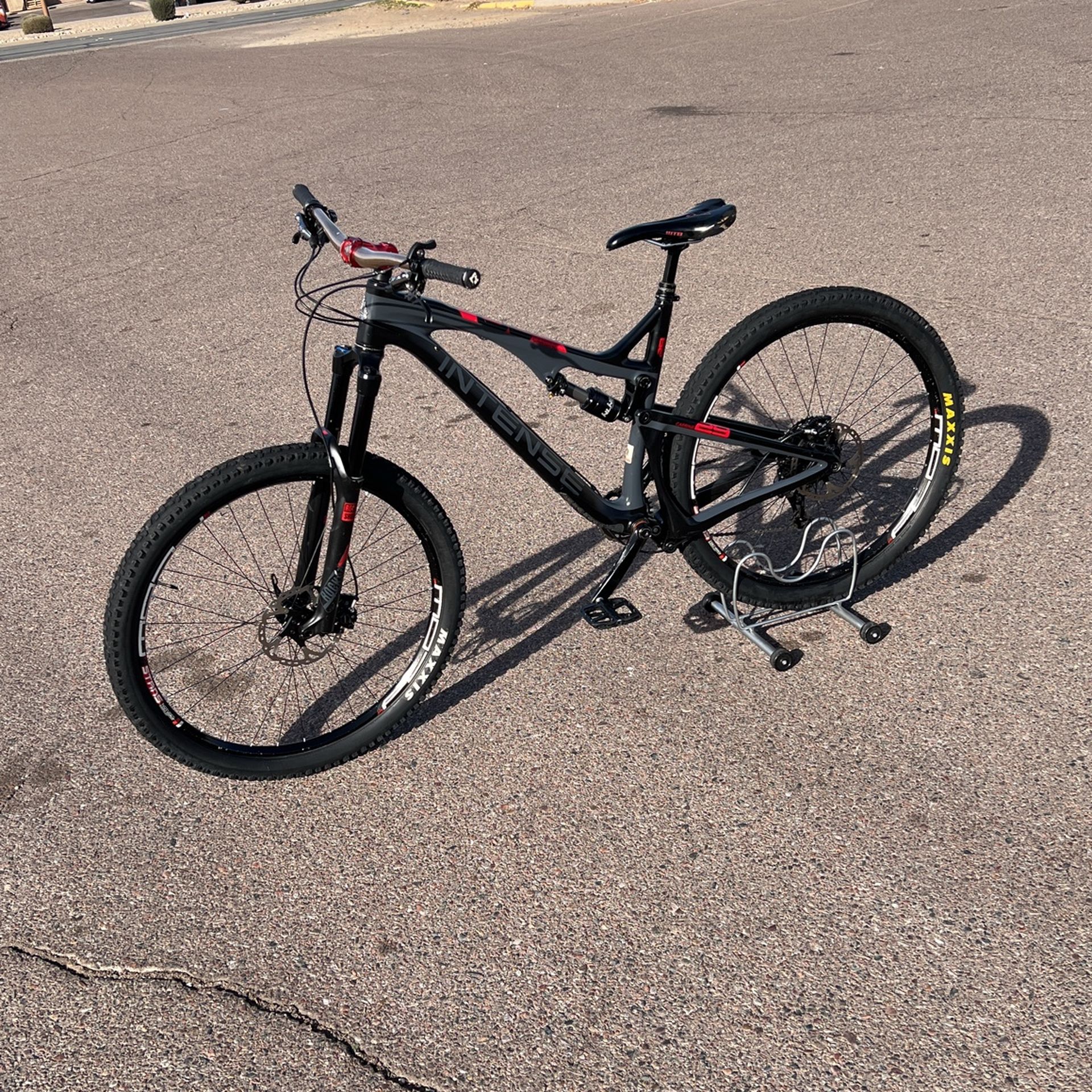 Intense Cycles Carbine 29 Large Frame Mountain Trail Bike