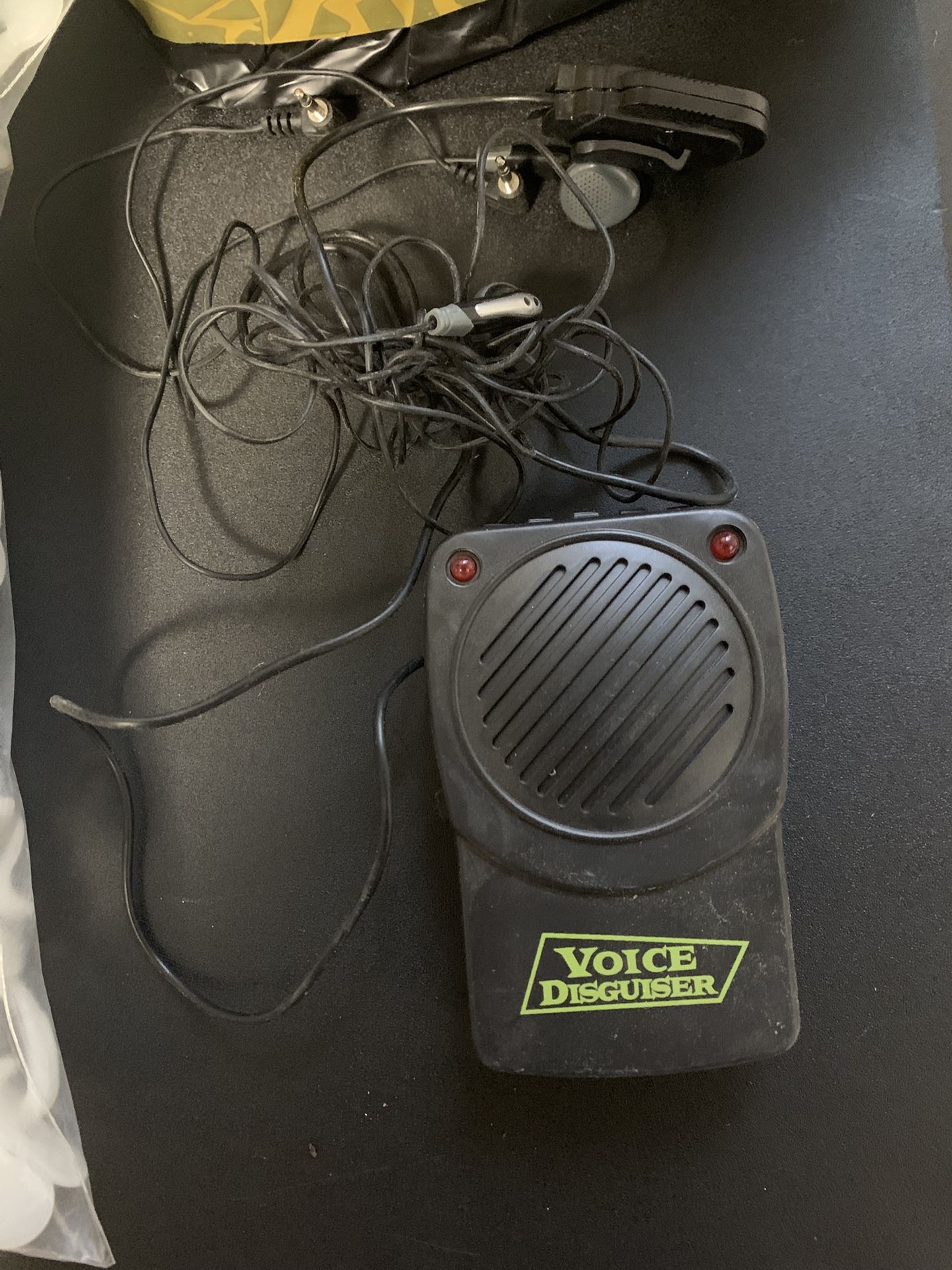HALLOWEEN SPIRITS VOICE DISGUISER WITH CLIP