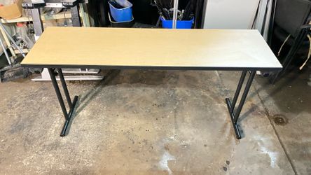 Folding table