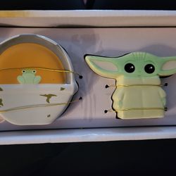 Disney Star Wars The Mandalorian with Child Salt & Pepper Shaker NIB Mando Child