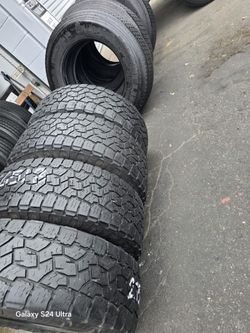 4 used tires Lt275 65r18 Toyo AT111 Open Country $200.00 All 4.
FIRM PRICE, FIRM PRICE FIRM PRICE, FIRM PRICE