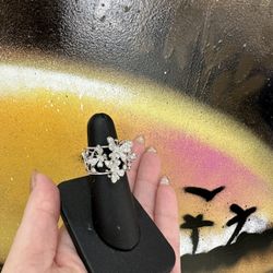 18k NAT DIAMOND BUTTERFLY RING 