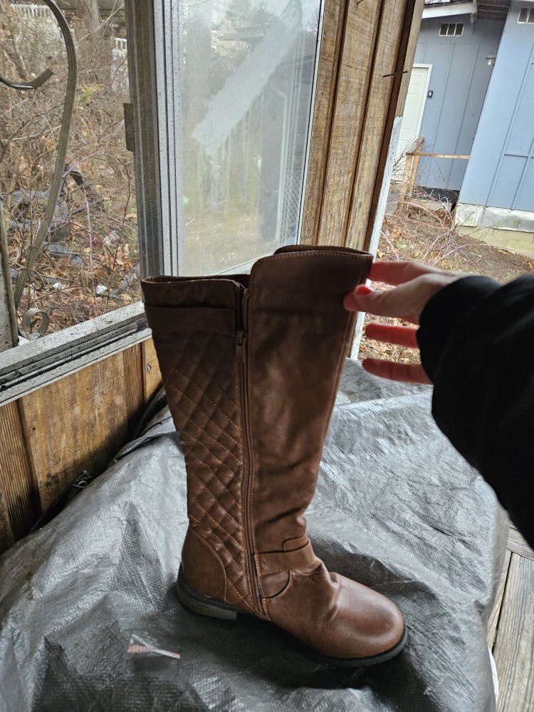 Womens Brown Boots Size 7.5 