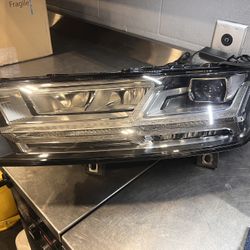 17- 19 Audi Q7 Headlight Set 