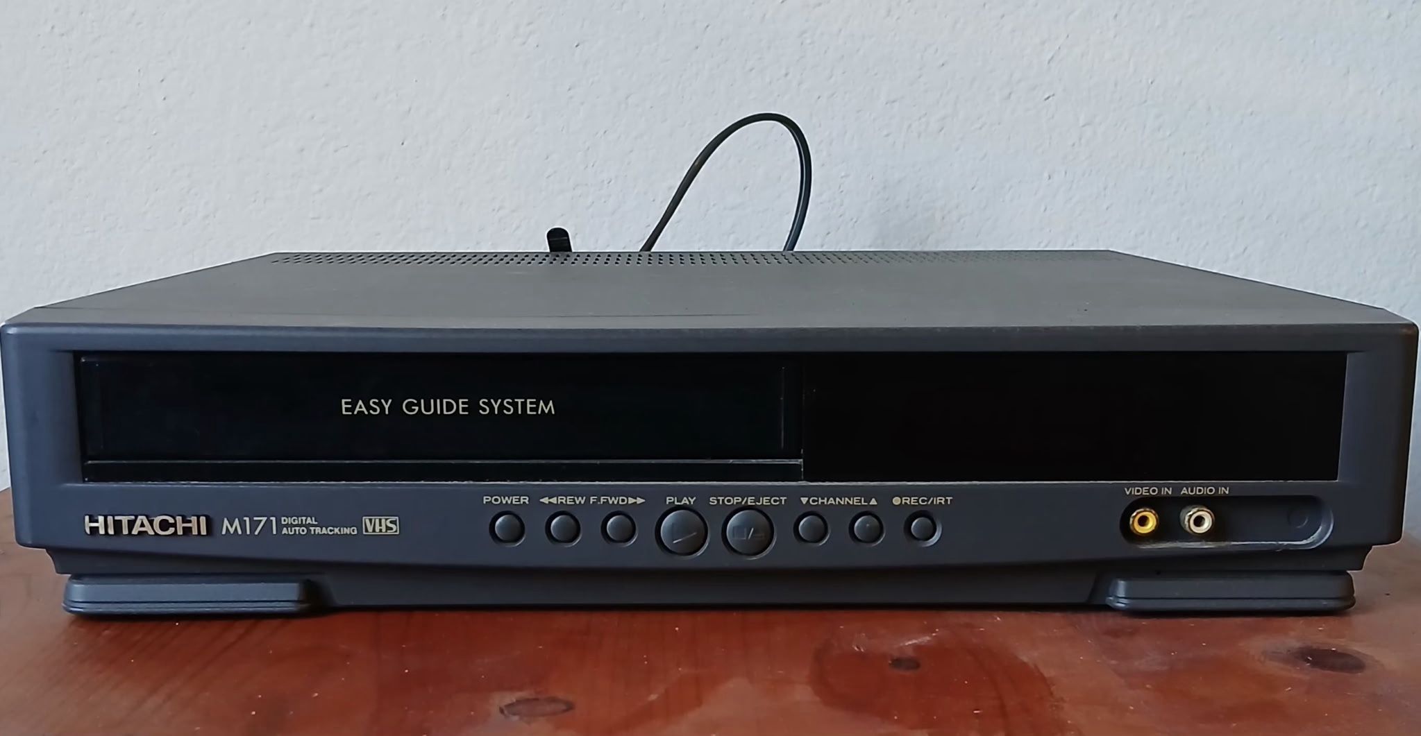 Hitachi M171 Easy Guide System VHS VCR. No Remote Tested
