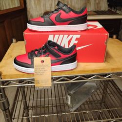 Nike kids Size 1Y