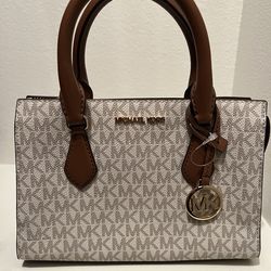Micheal Kors purse