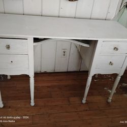 Old White Antique Desk With 4 Drawers