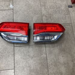 2015 Jeep Grand Cherokee Rear, Tail Lights, Inner For Tailgate
