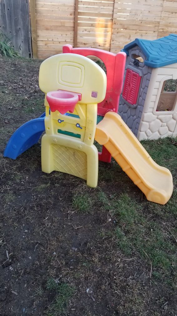 Toddler slide w/ basketball hoop NO BASKETBALL