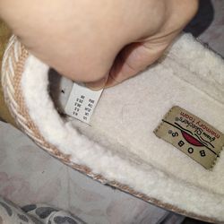 Brown sketchers slip ons never worn dont have box size 8.5