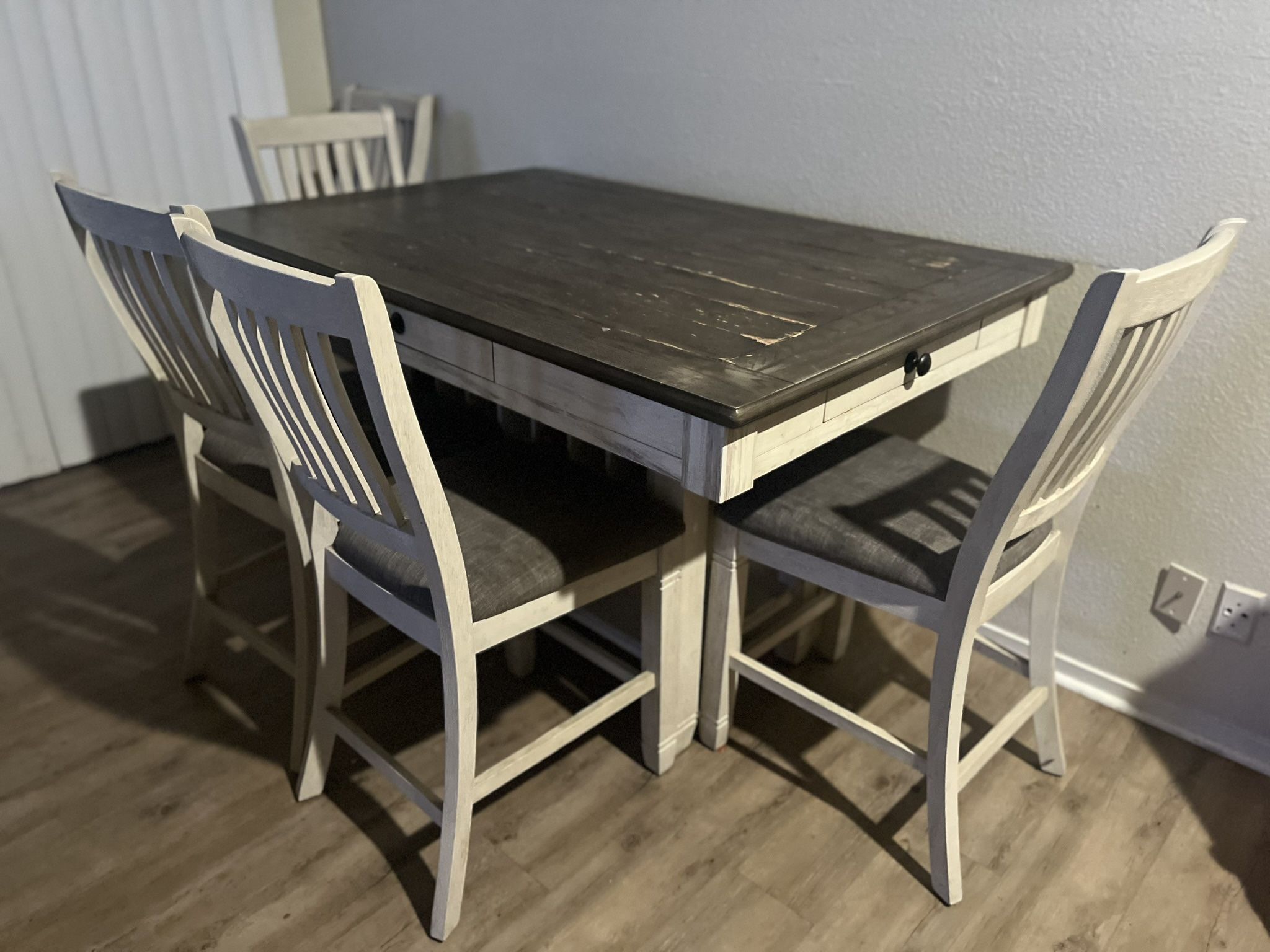 Ashley Dining Table