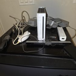 Nintendo Wii Console Bundle - AS IS