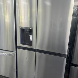 Limited Time/  Side By Side Fridge With Craft Ice Maker WAS$1943 Now$749 