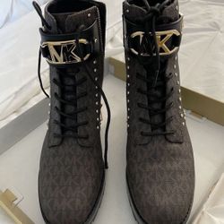 Micheal KORS Boots Size 8