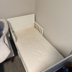 Toddler/Infant Bed With Mattress 