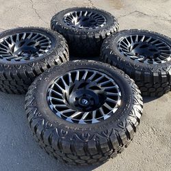 20” Fuel Cyclone Wheels For 6x139 (6x5.5) Trucks and SUVs on 35” Mud Terrain Tires