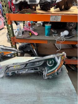 TOYOTA COROLLA LEFT USED OEM HEADLIGHT (2020-2023)