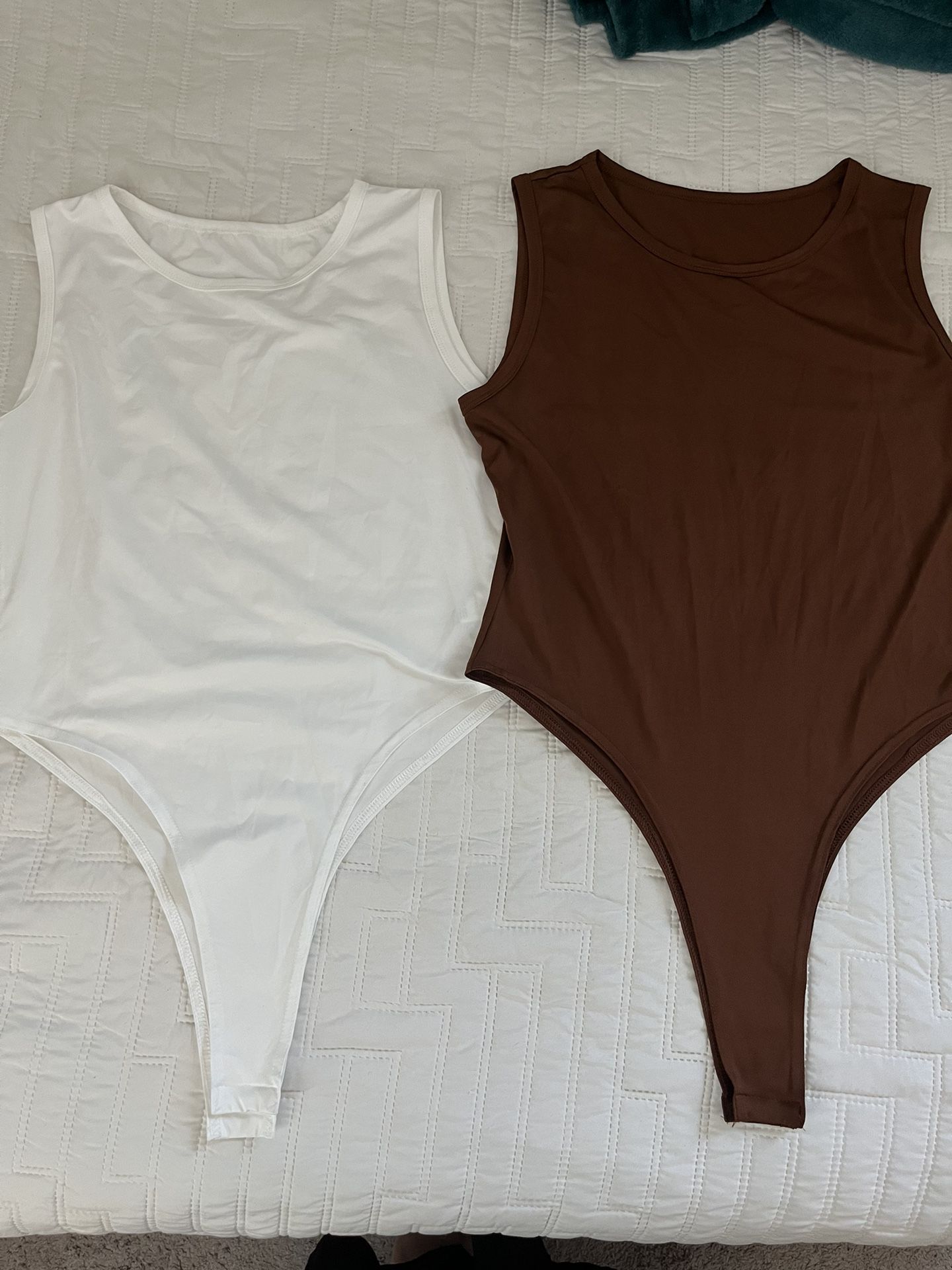 Set of 2 Bodysuits XL