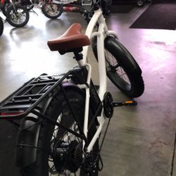 E Bike - Beautiful Electric Beach Cruiser