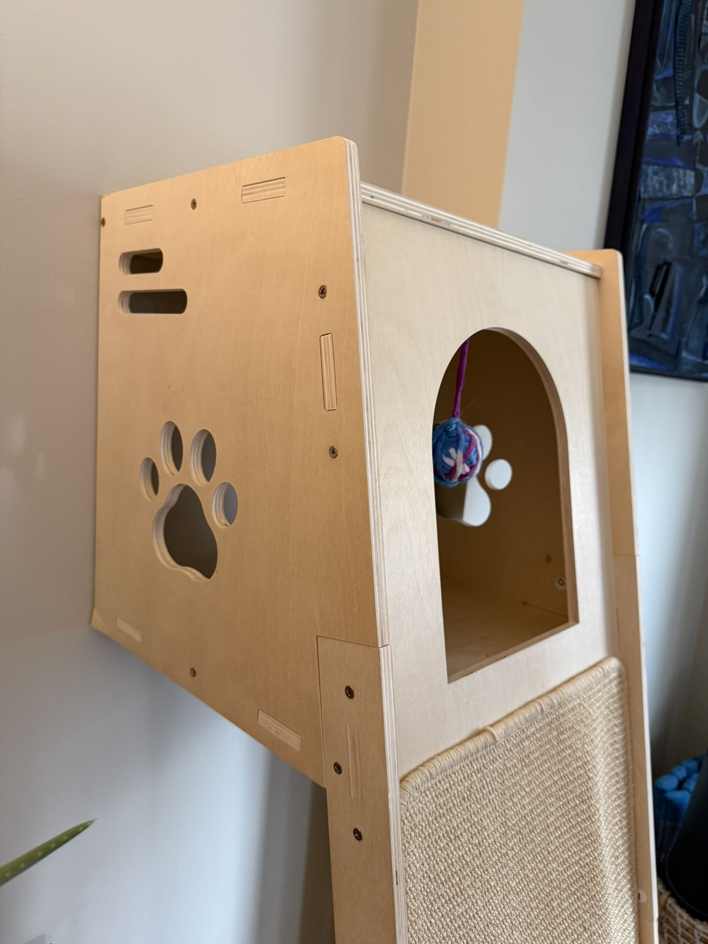 Leaning Cat Climbing Tree - Brand New w/o Box