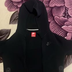 kids size medium black nike tech