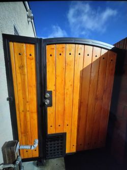 Side gate