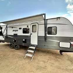 Avenger TRAILA 33FT IN PERRIS 