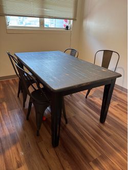 Table and chairs set
