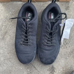 Size 7 IN MEN 8.5 Women 