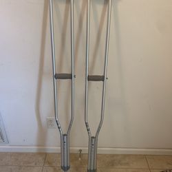 Crutches 5’10”-6’6” 