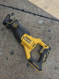 Dewalt 20v reciprocating saw new only tool $140 price is there firm/ nueva precio firme $140 solo herramienta