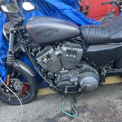 Harley Davidson Sportster Iron 883 XL 2015 